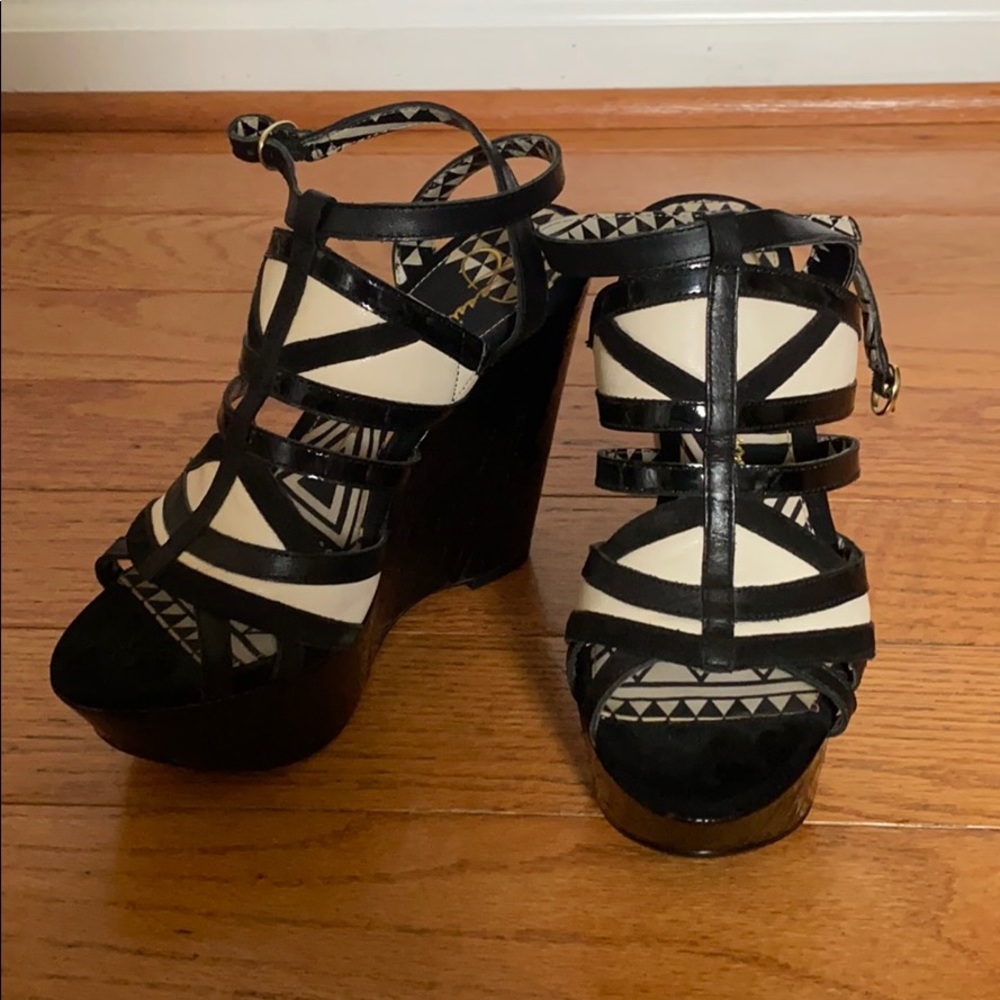 Black wedges